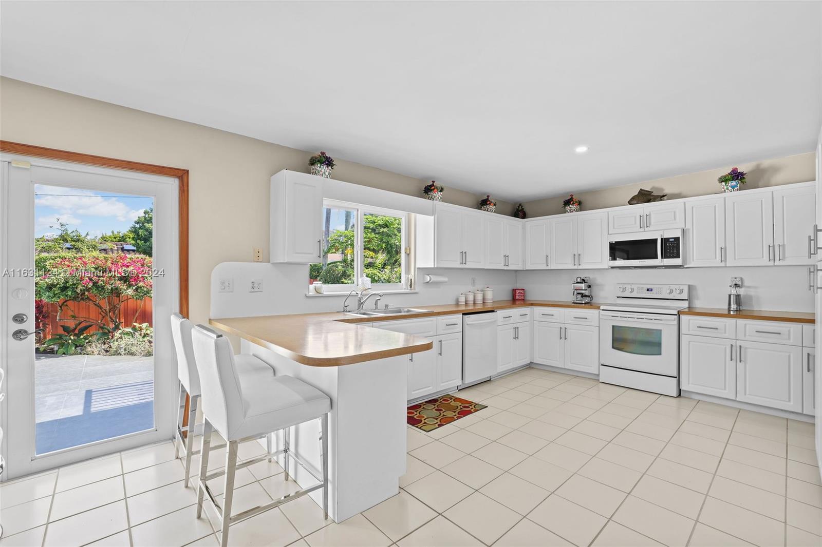 4351 SW 14th St # 4351