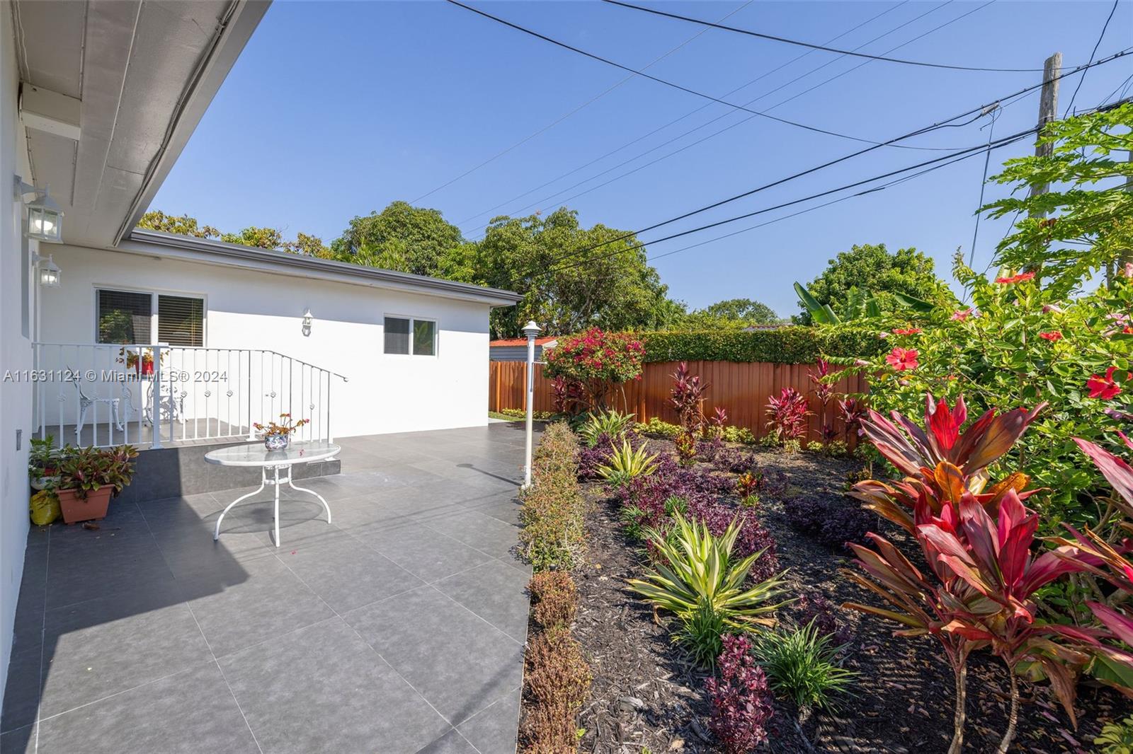 4351 SW 14th St # 4351