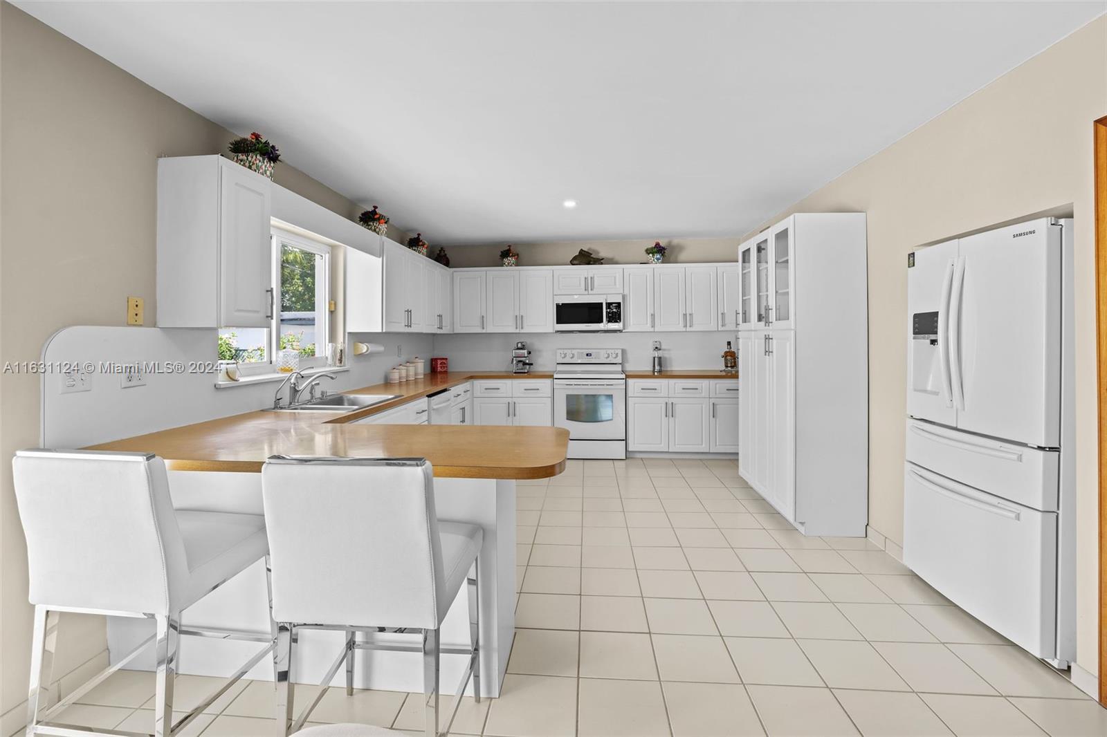 4351 SW 14th St # 4351