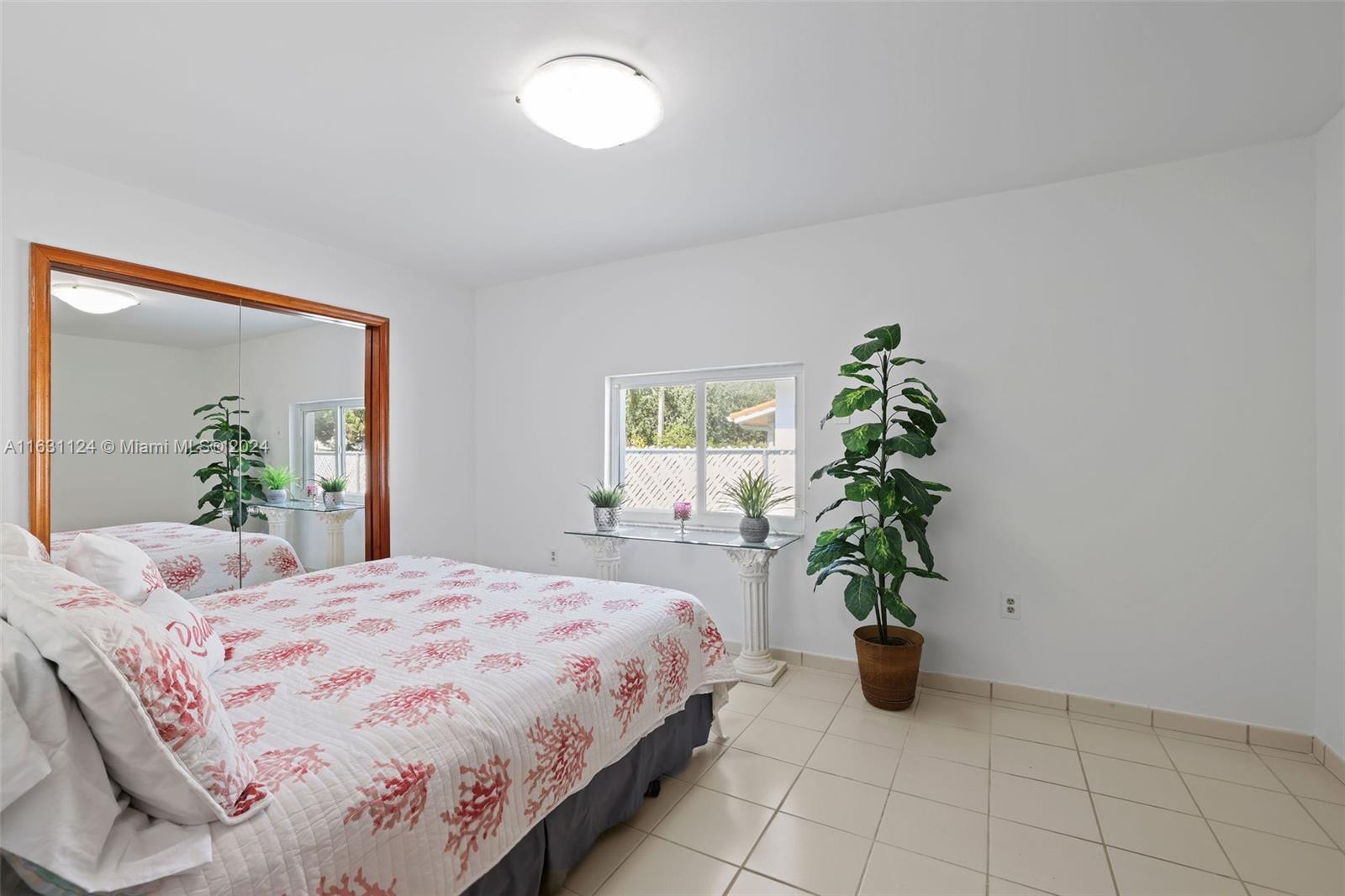 4351 SW 14th St # 4351