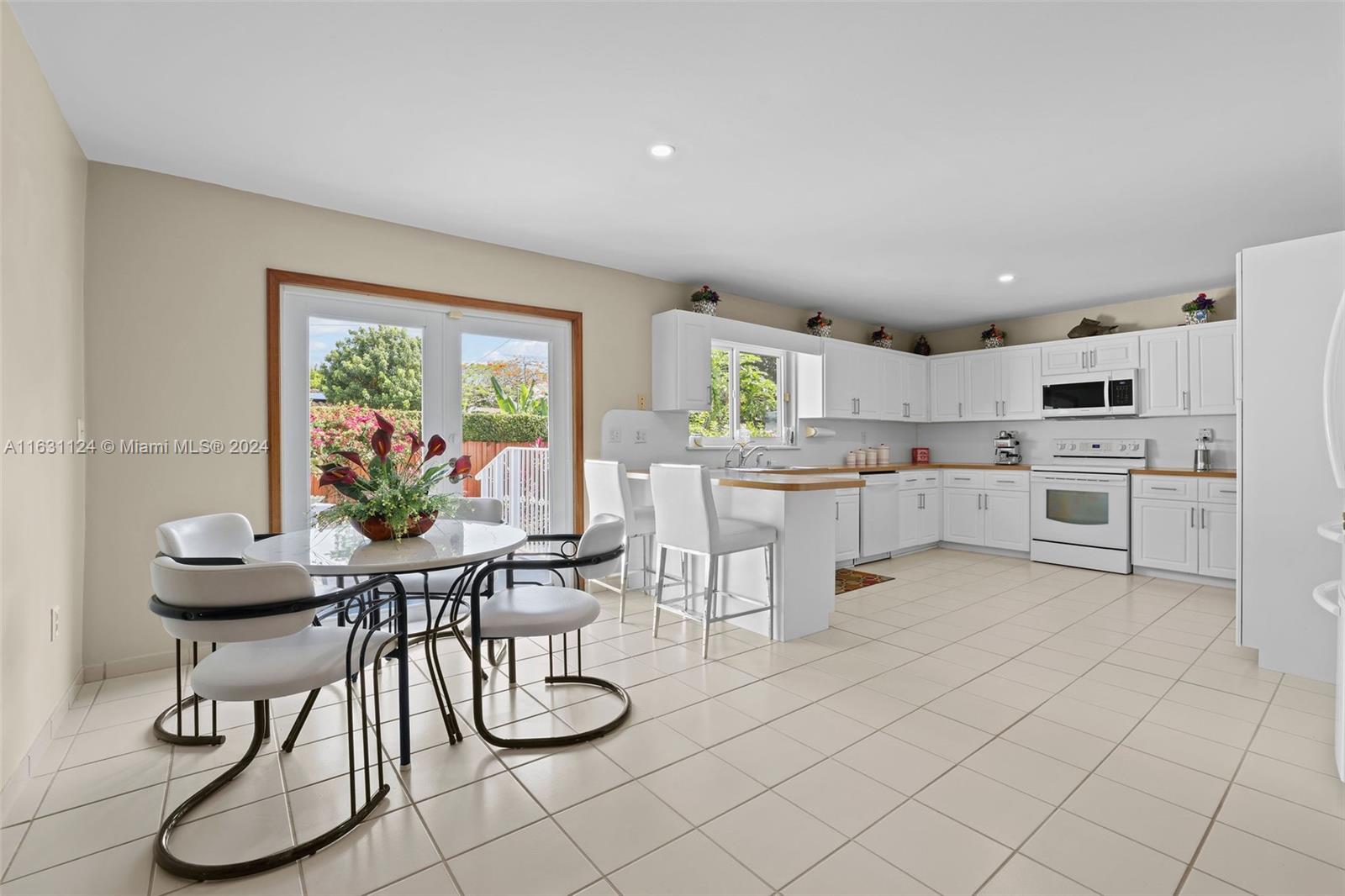 4351 SW 14th St # 4351