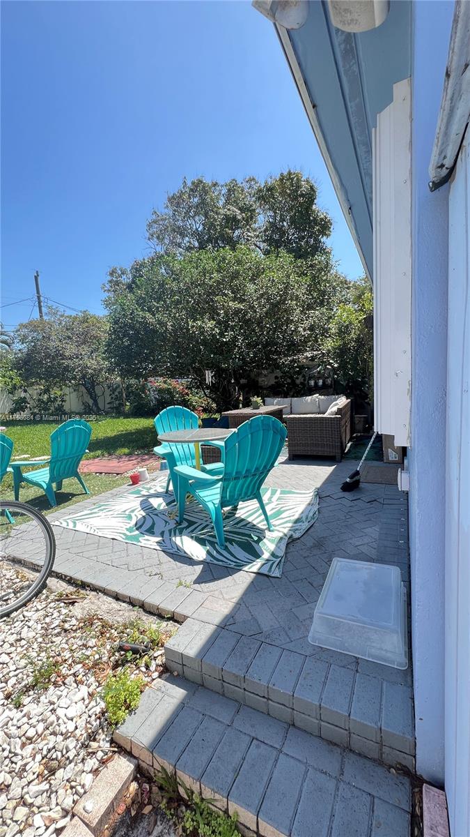 1206 NW 7th Ave
