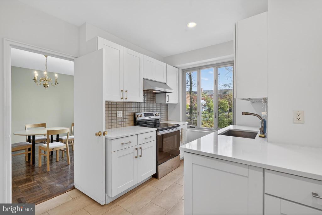 4301 MASSACHUSETTS AVENUE NW 3004
