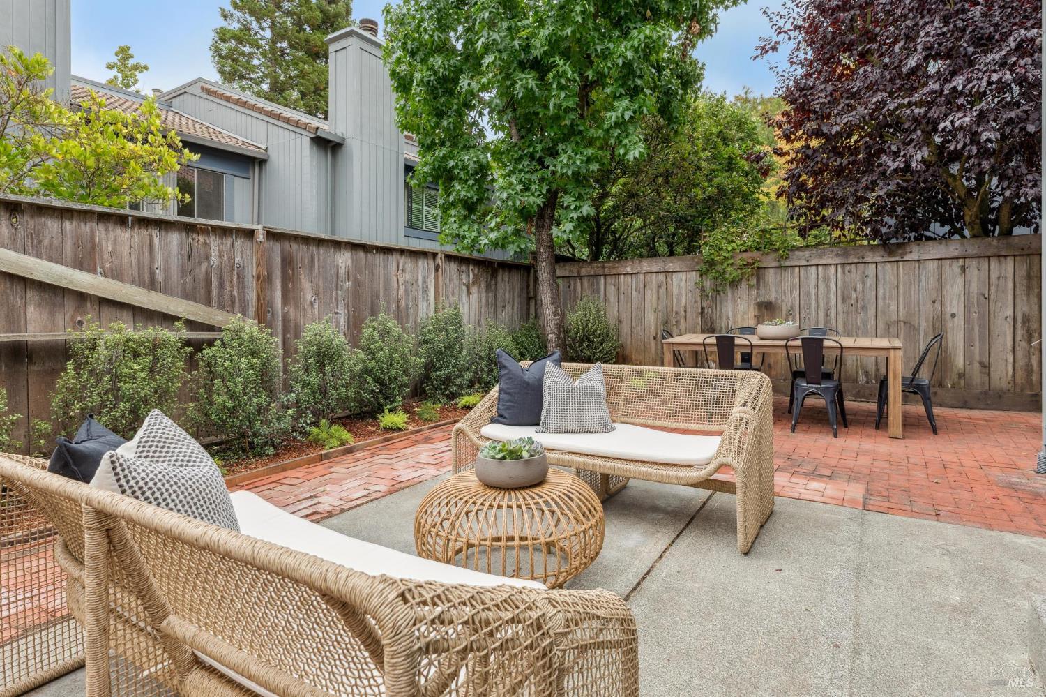 114 Aronia Ln