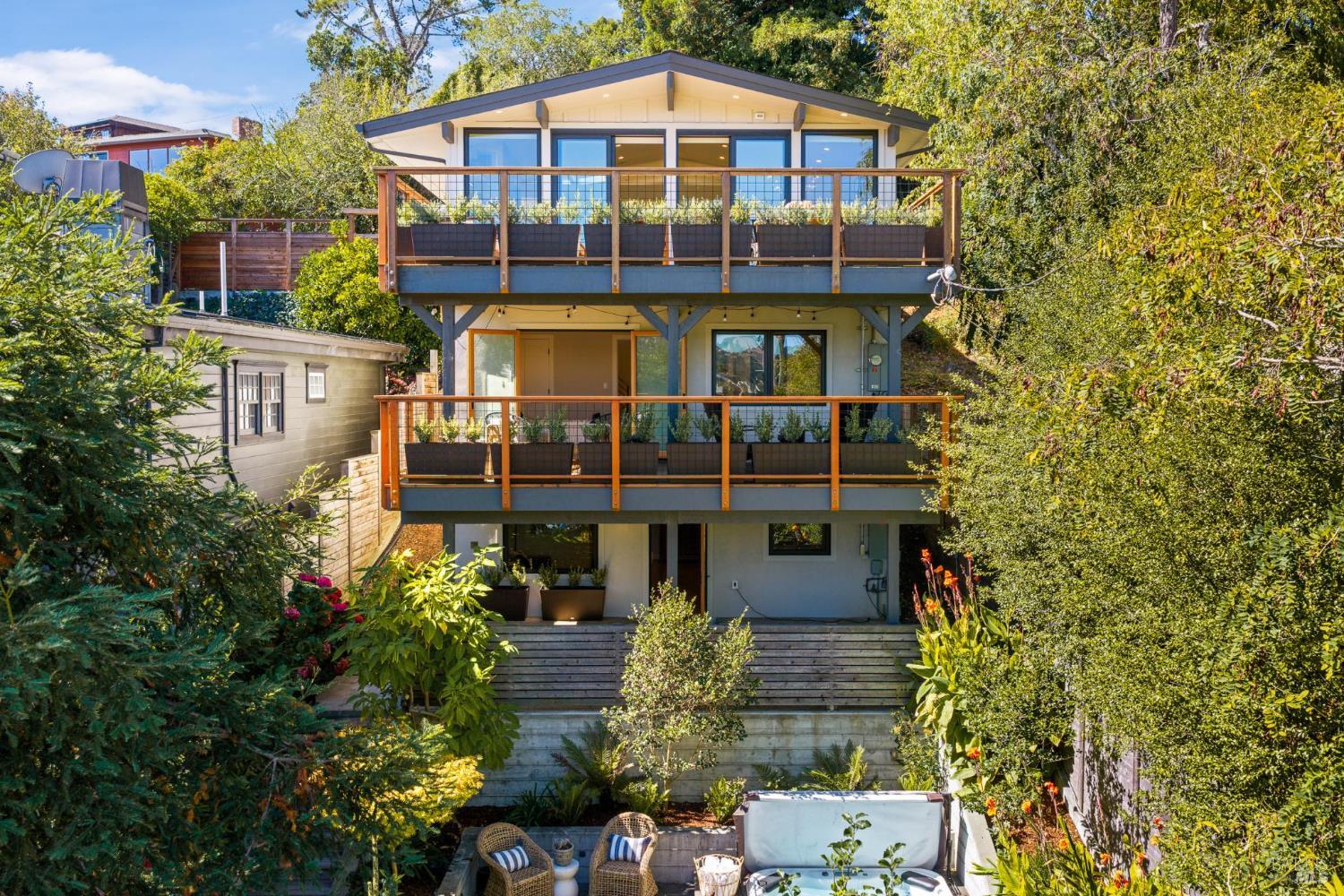 188 Almonte Boulevard