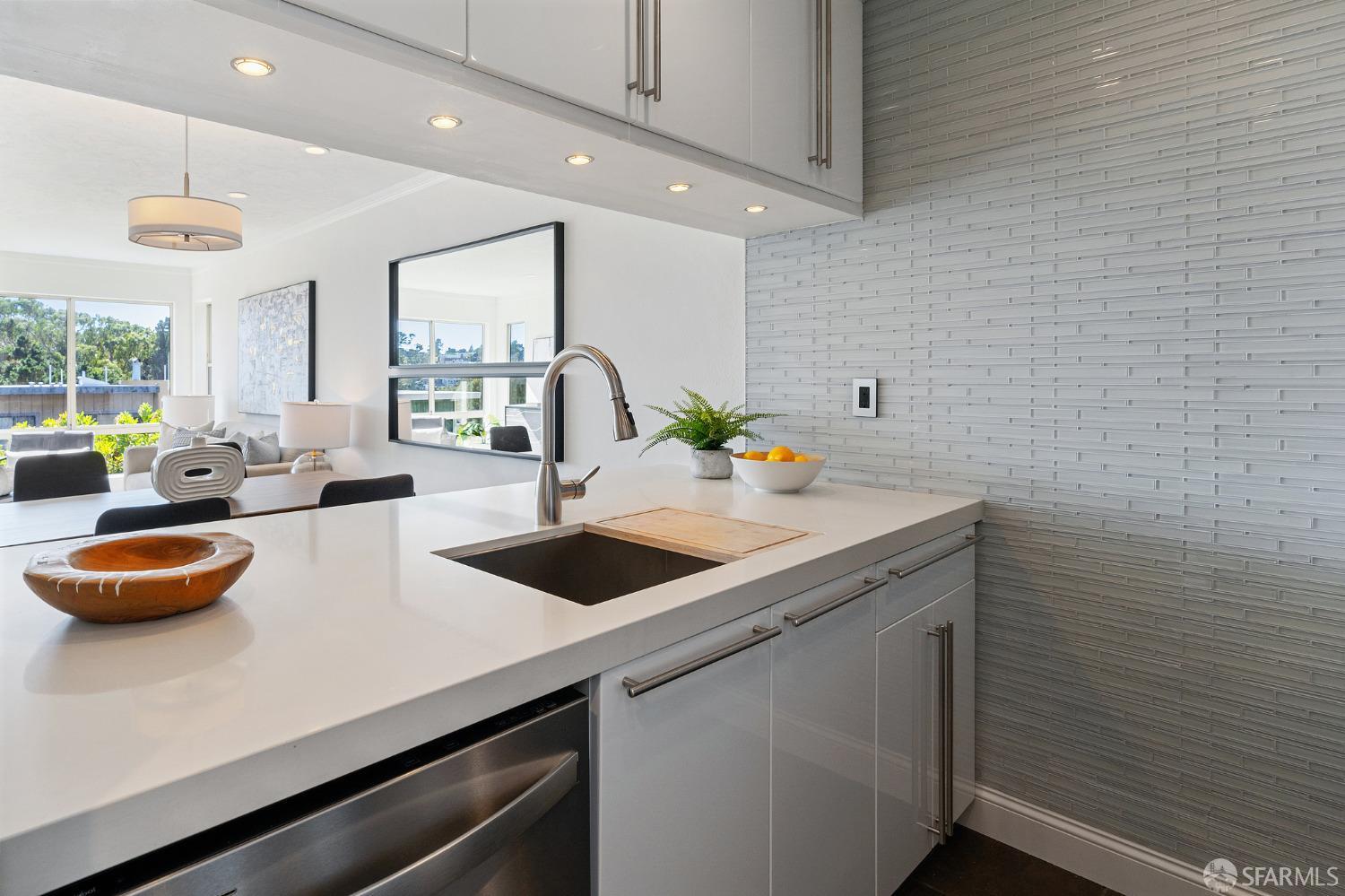 950 Duncan Street Unit: 102E