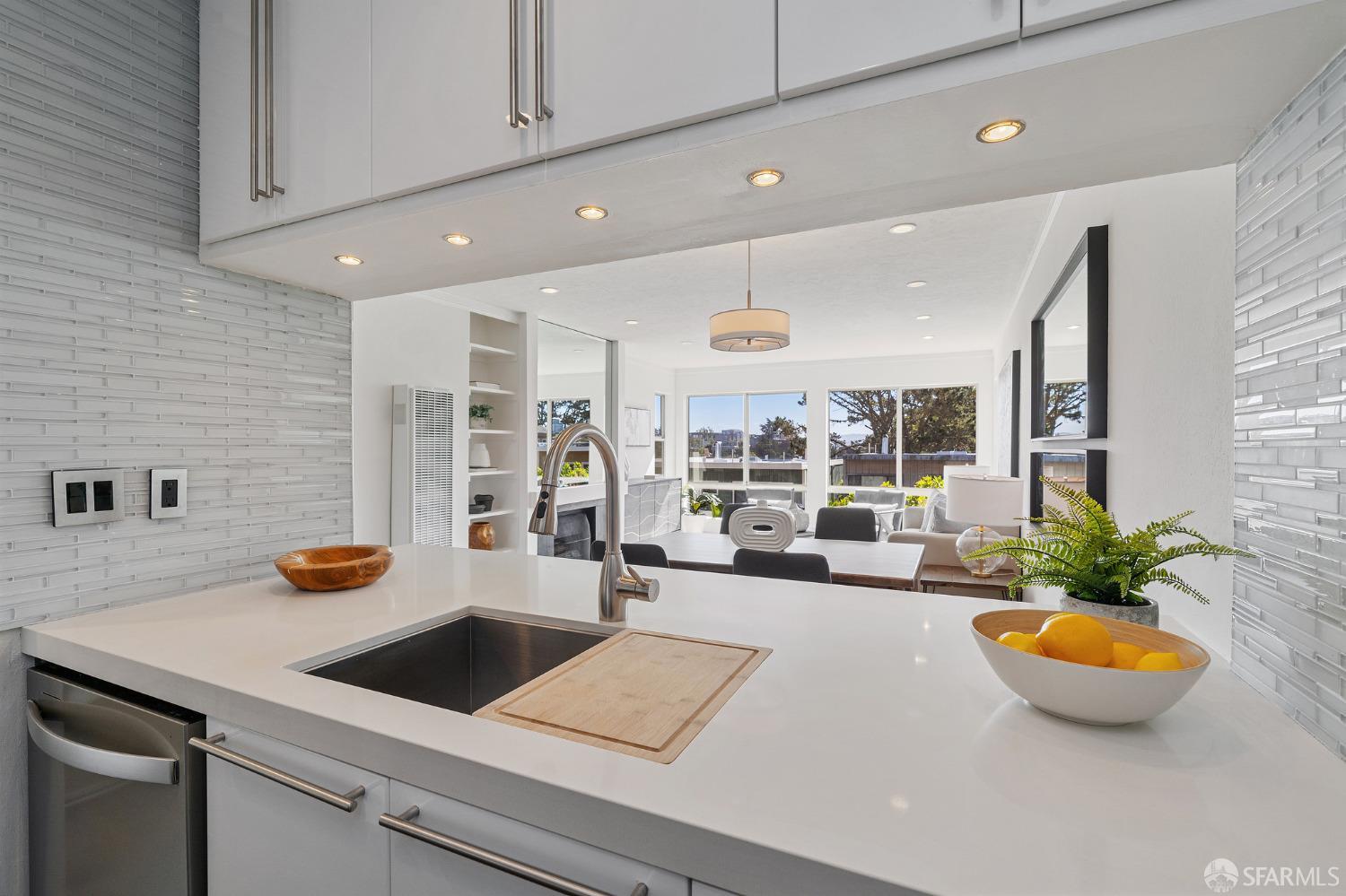 950 Duncan Street Unit: 102E