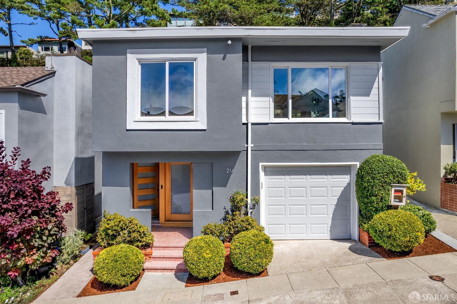 216 Dellbrook Avenue