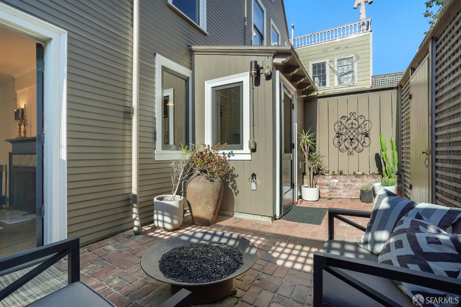 2548 Hyde Street
