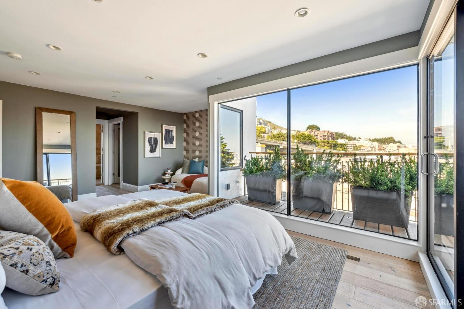 647 Grand View Avenue # 4