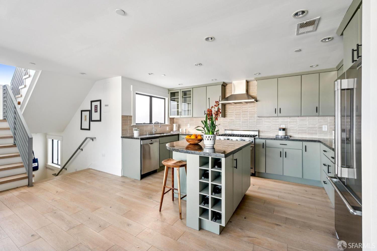 647 Grand View Avenue # 4