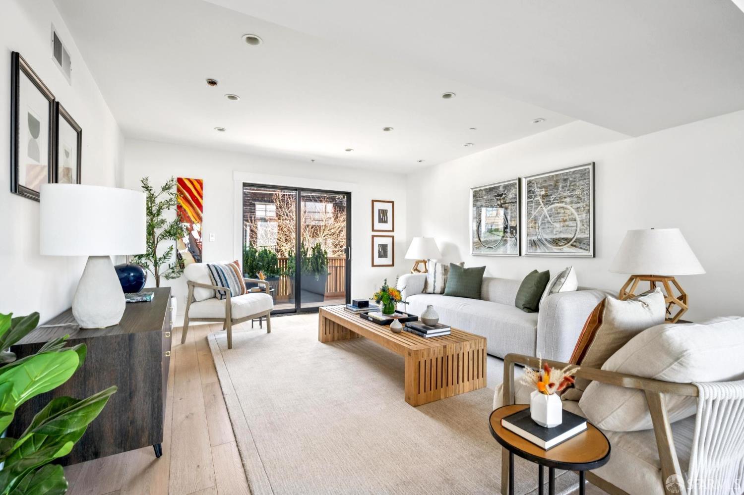 647 Grand View Avenue # 4