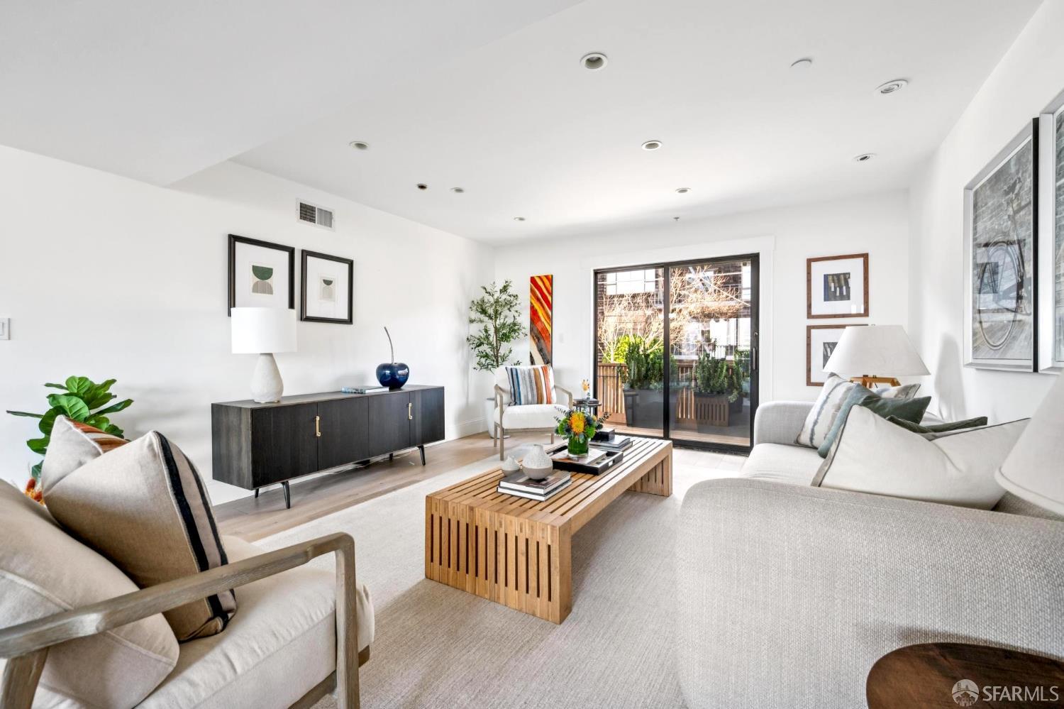 647 Grand View Avenue # 4