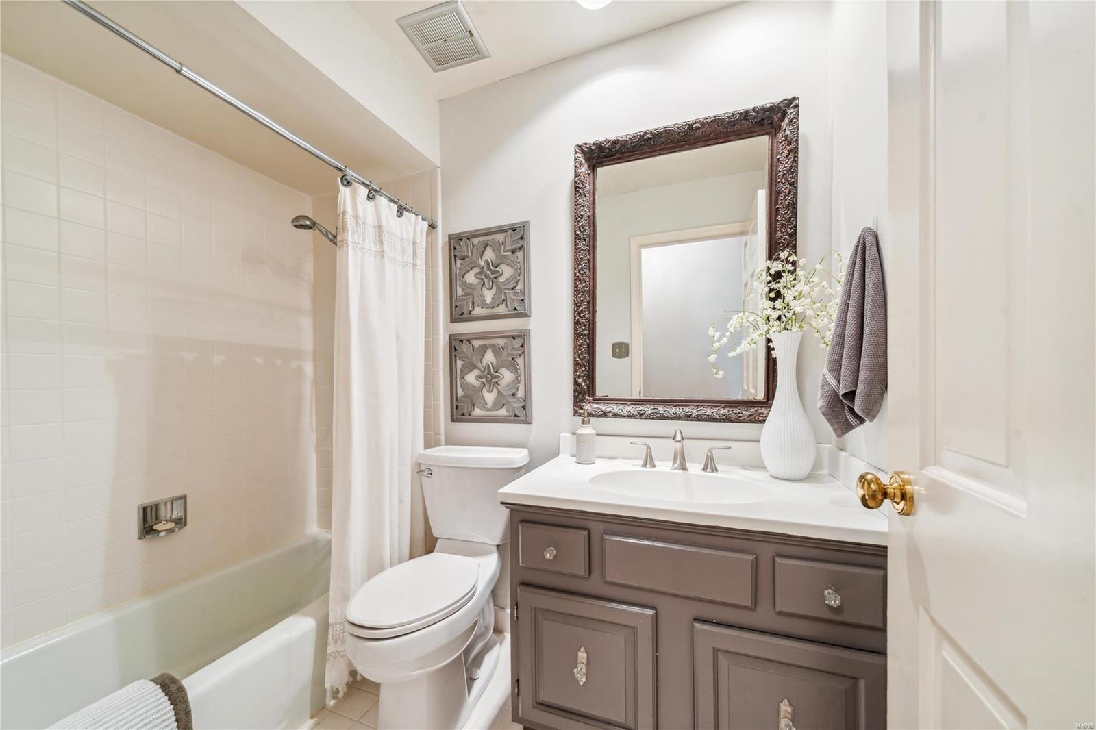 814 Kings Cliff Road