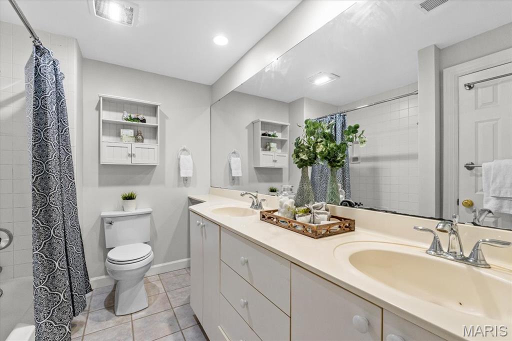 6318 Southwood Avenue Unit: 1W