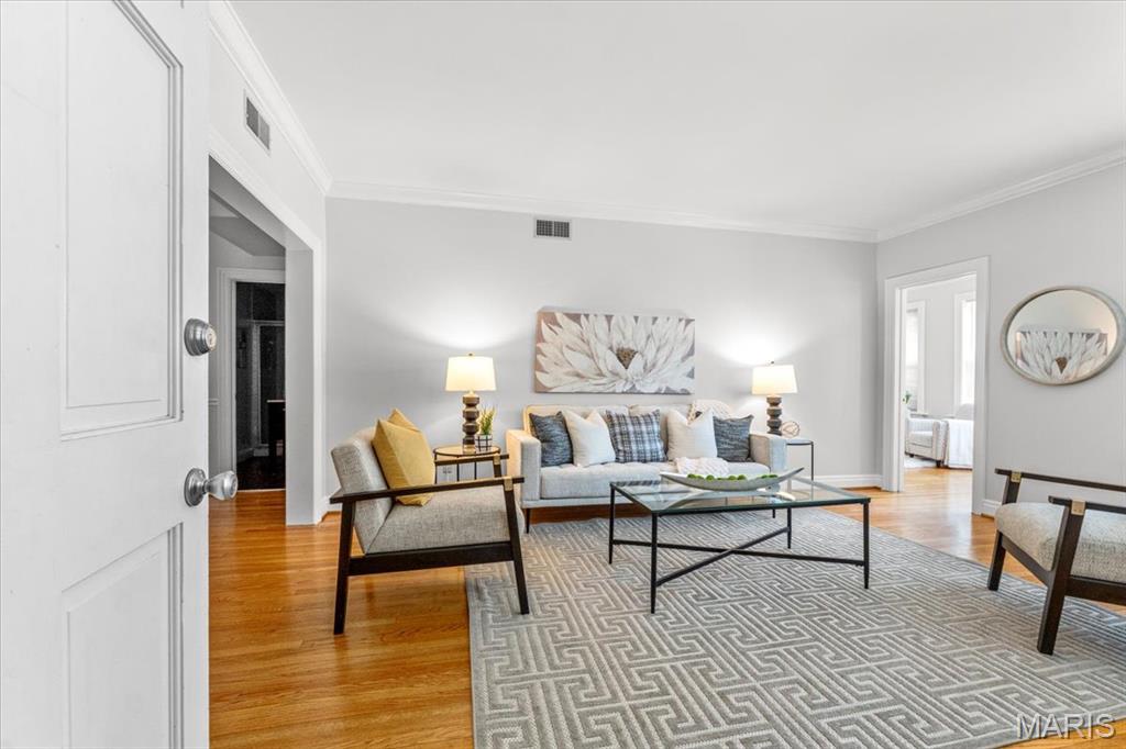 6318 Southwood Avenue Unit: 1W