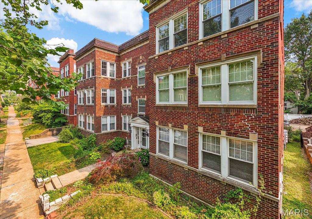 6318 Southwood Avenue Unit: 1W