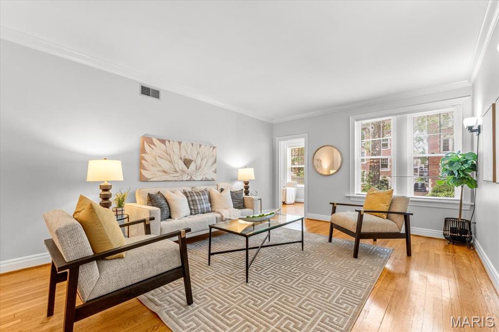 6318 Southwood Avenue Unit: 1W