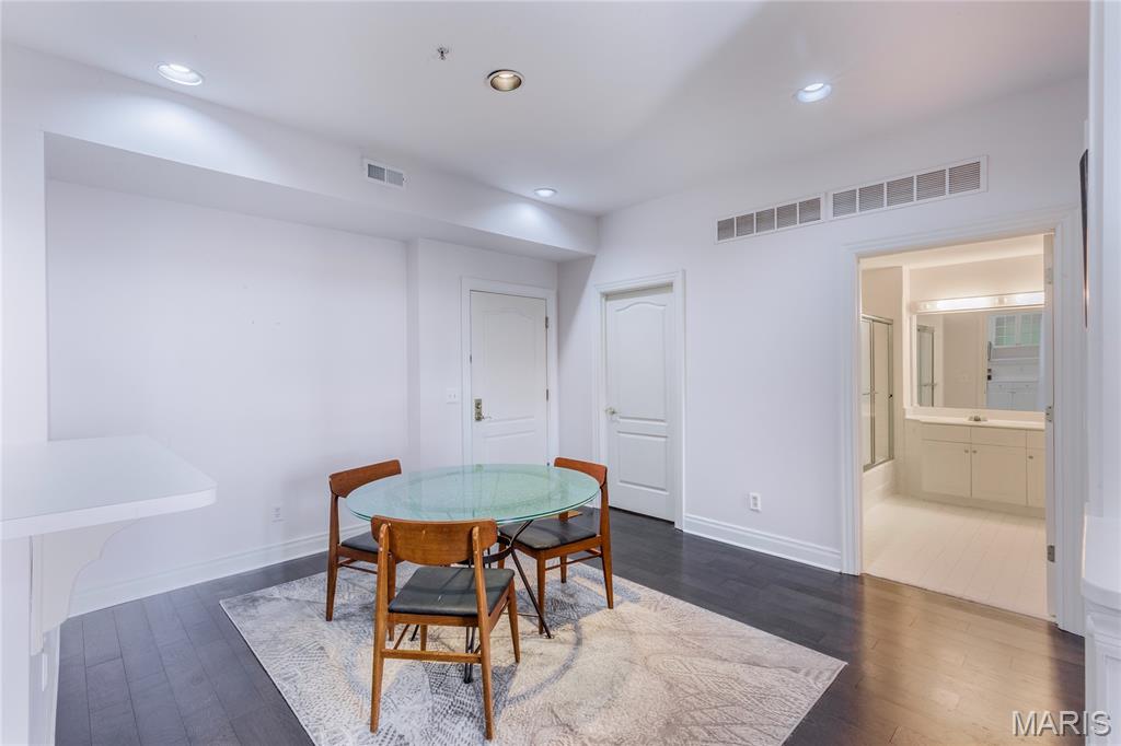 750 S Hanley Road Unit: 120
