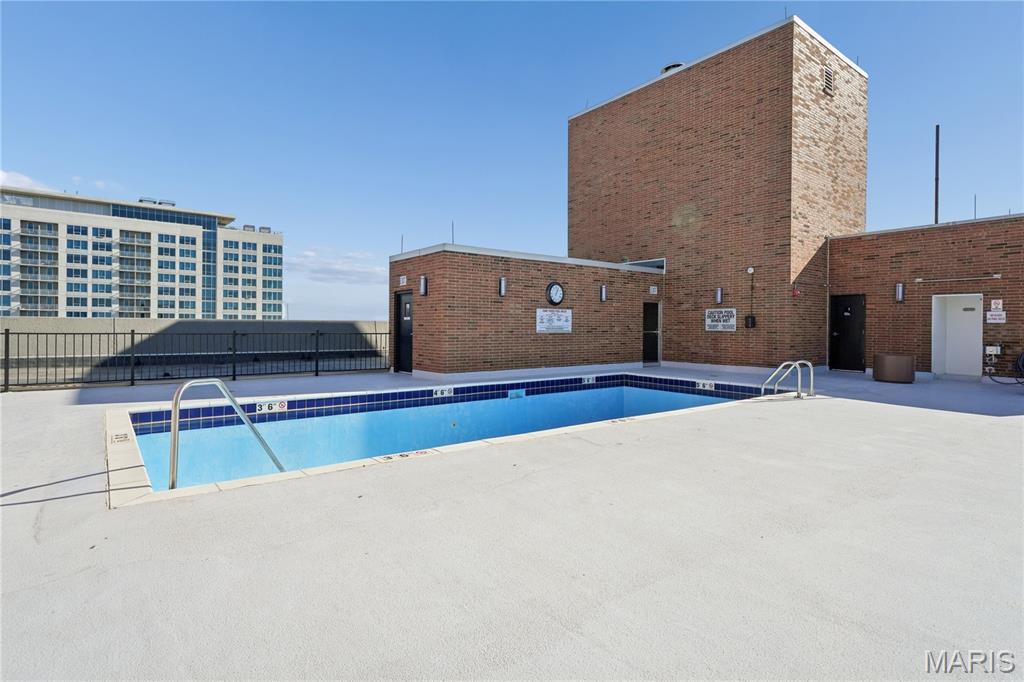 200 S Brentwood Boulevard Unit: 7E