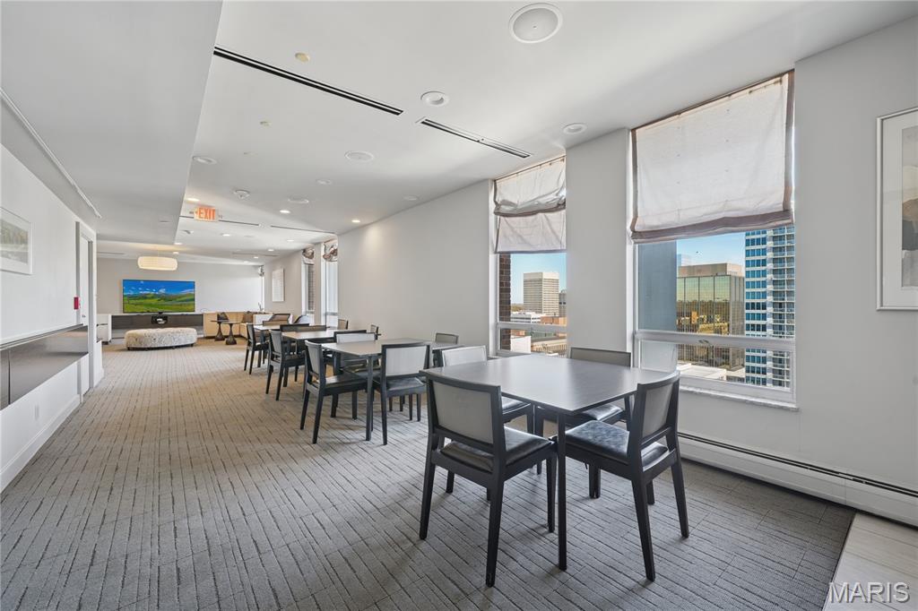 200 S Brentwood Boulevard Unit: 7E