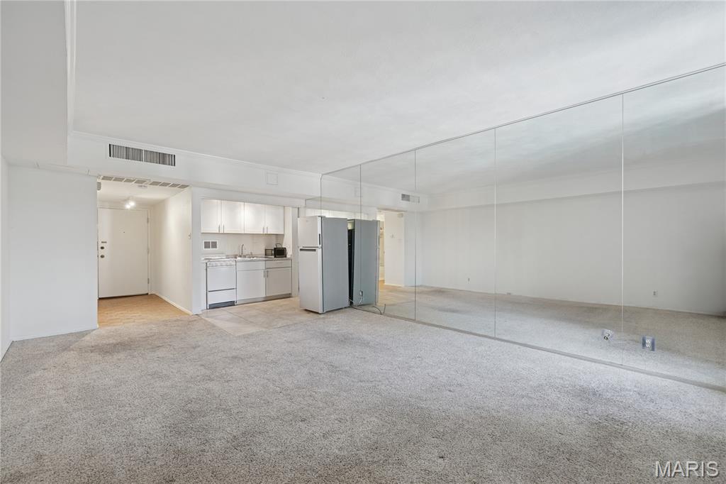 200 S Brentwood Boulevard Unit: 7E