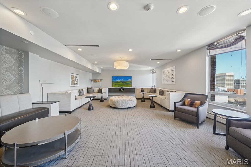 200 S Brentwood Boulevard Unit: 7E