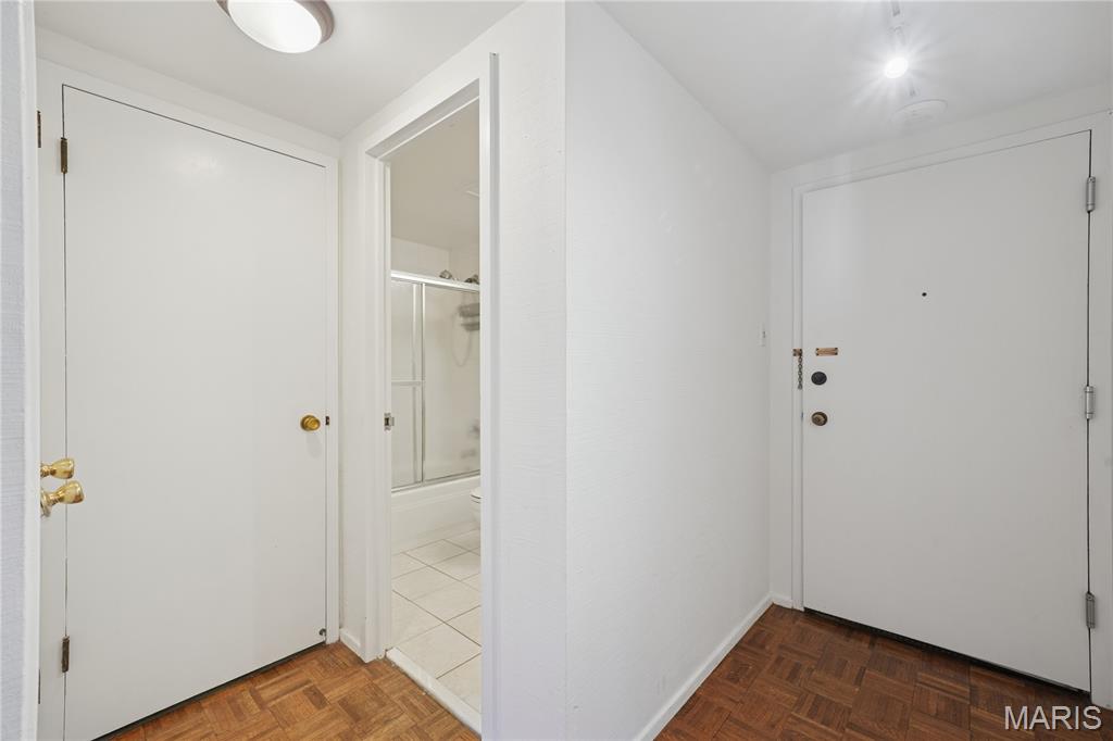 200 S Brentwood Boulevard Unit: 7E