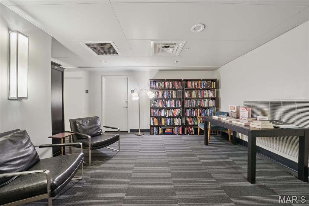 200 S Brentwood Boulevard Unit: 7E