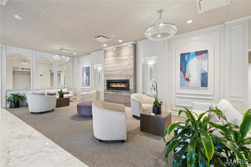 200 S Brentwood Boulevard Unit: 7E