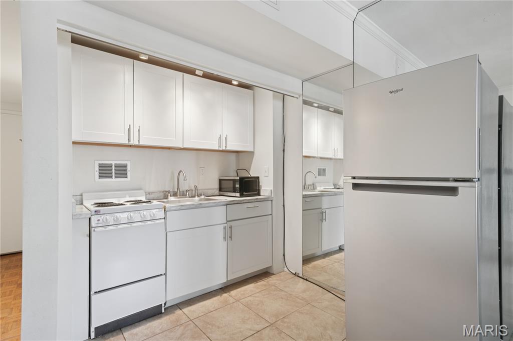 200 S Brentwood Boulevard Unit: 7E
