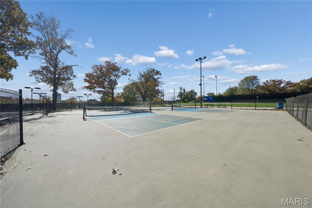 200 S Brentwood Boulevard Unit: 7E