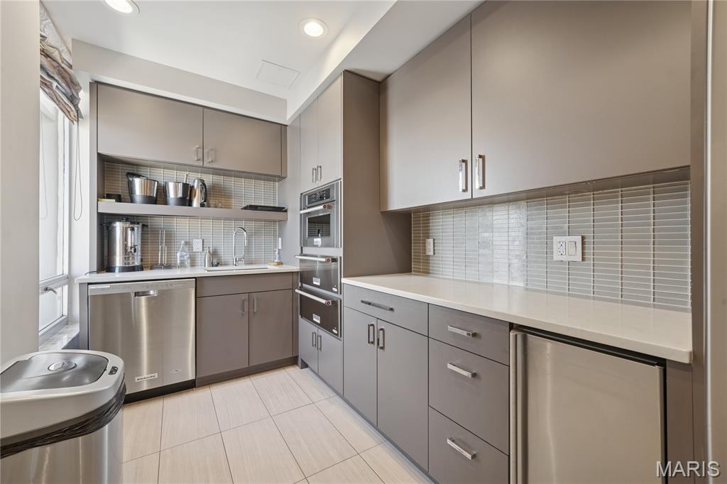200 S Brentwood Boulevard Unit: 7E