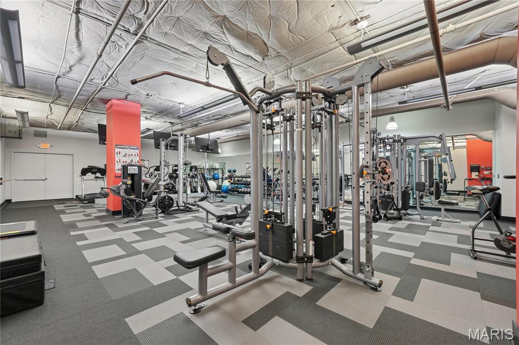 200 S Brentwood Boulevard Unit: 7F
