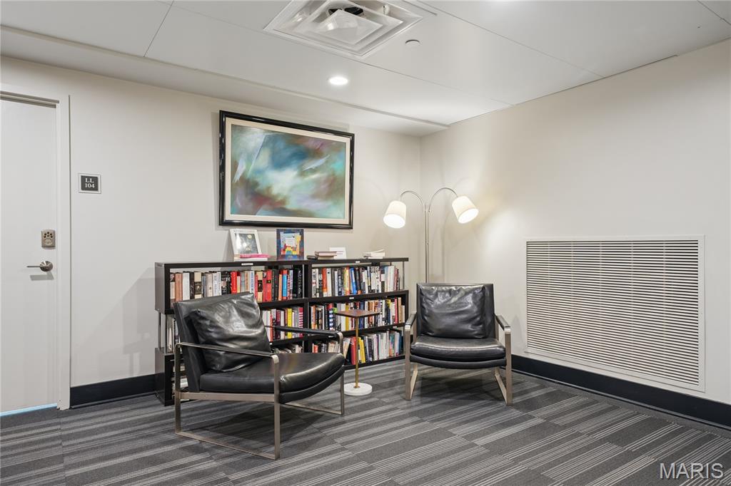 200 S Brentwood Boulevard Unit: 7F