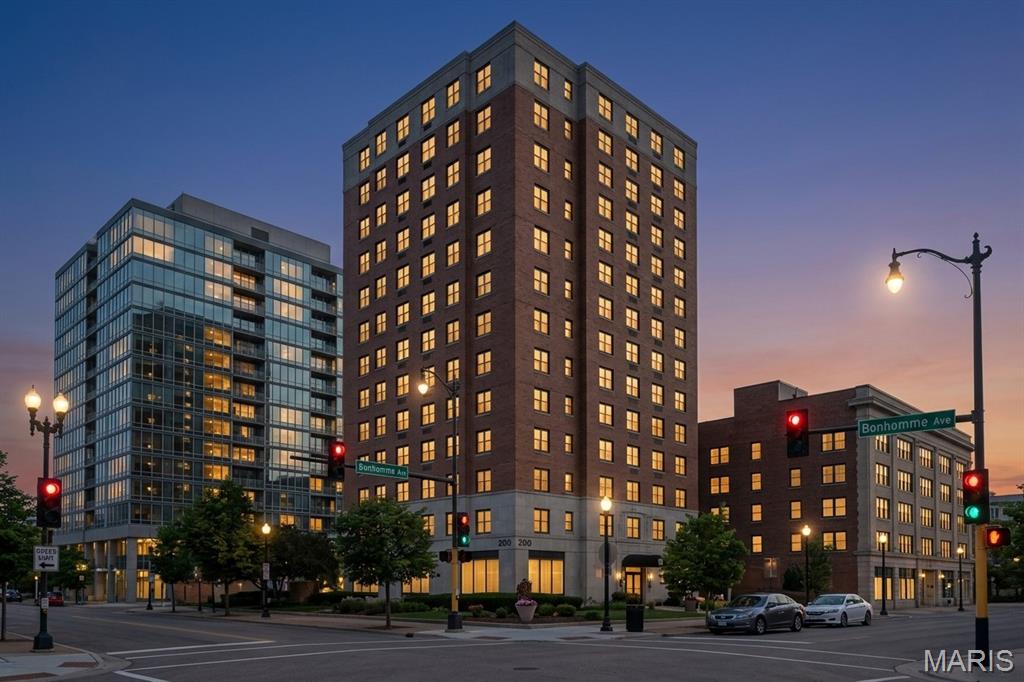 200 S Brentwood Boulevard Unit: 7F