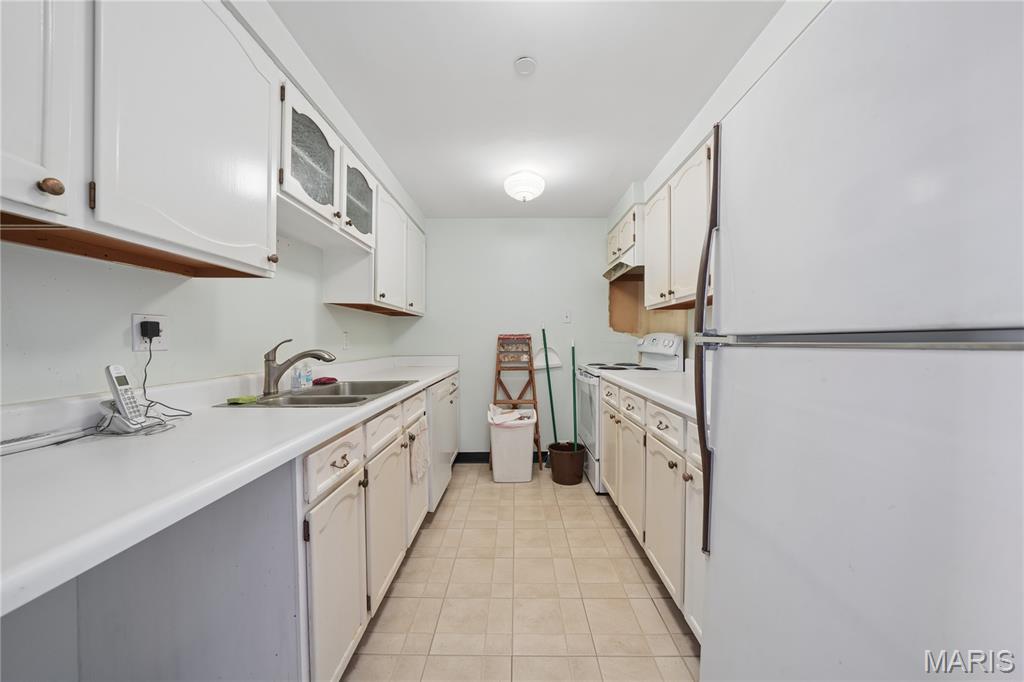 200 S Brentwood Boulevard Unit: 7F