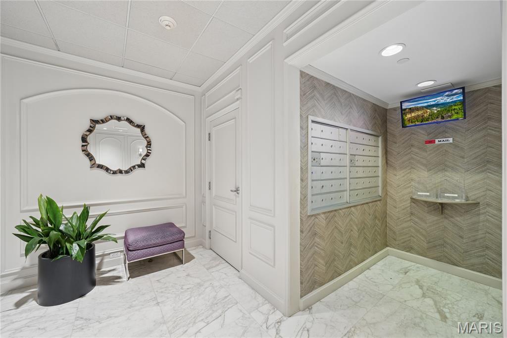 200 S Brentwood Boulevard Unit: 7F