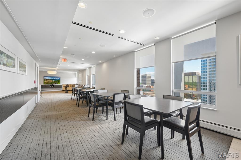 200 S Brentwood Boulevard Unit: 7F