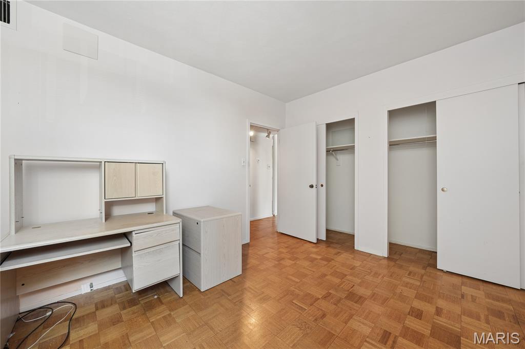 200 S Brentwood Boulevard Unit: 7F