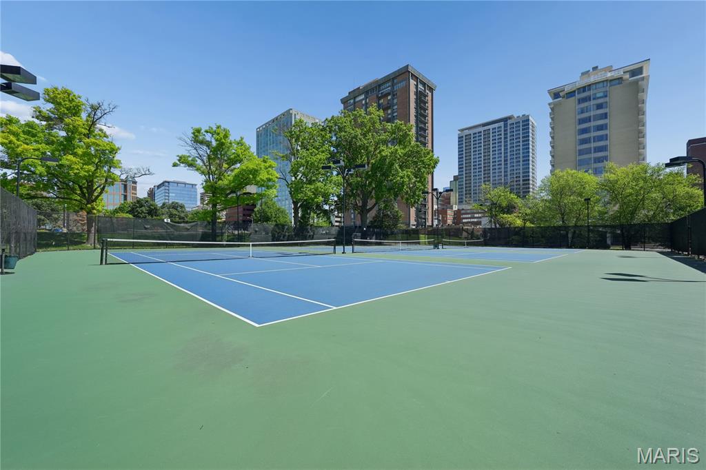 200 S Brentwood Boulevard Unit: 7F