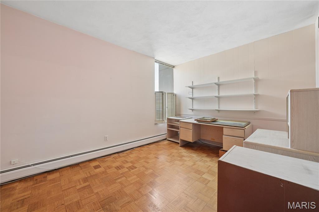 200 S Brentwood Boulevard Unit: 7F