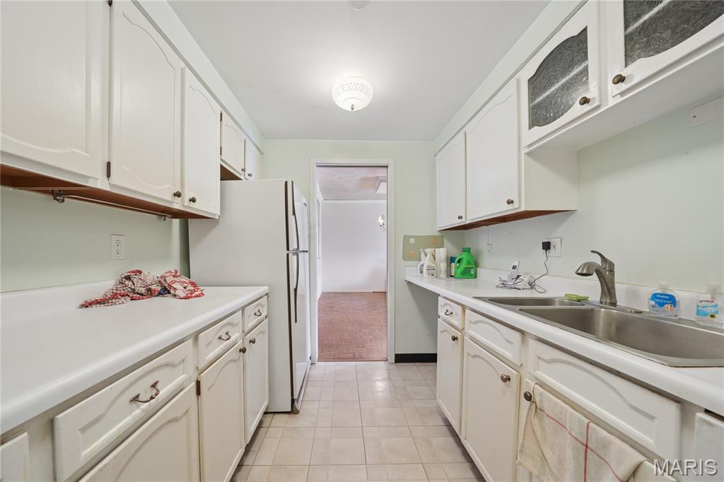 200 S Brentwood Boulevard Unit: 7F