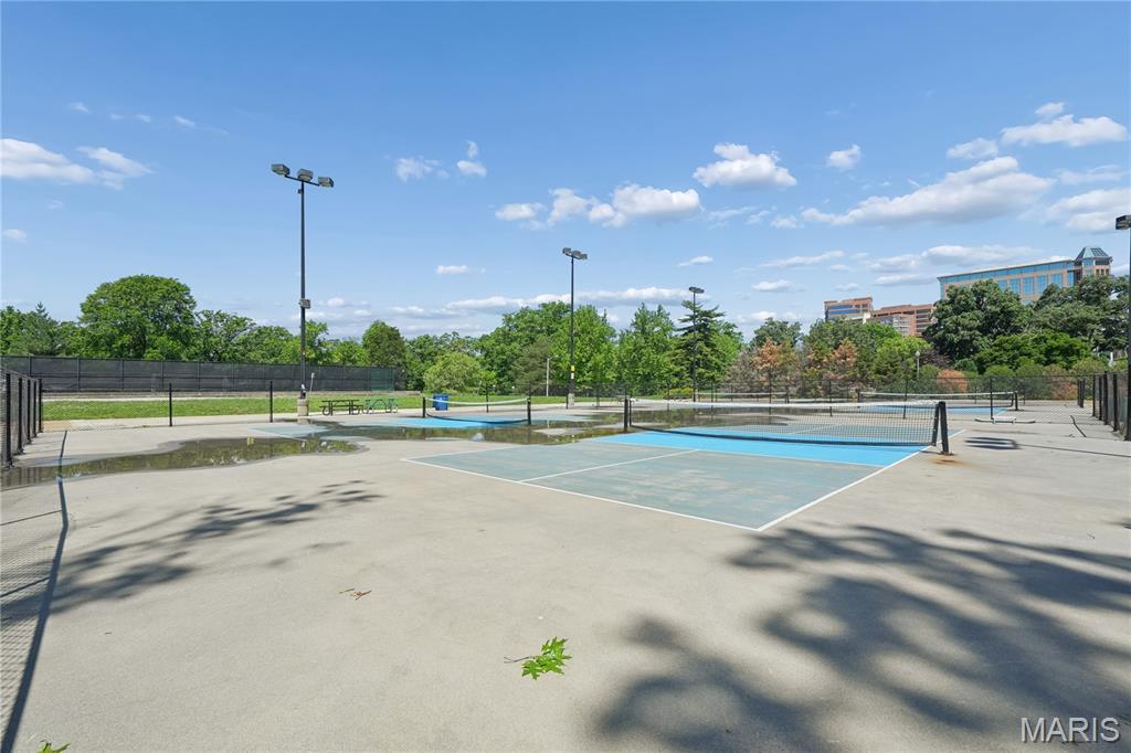 200 S Brentwood Boulevard Unit: 7F