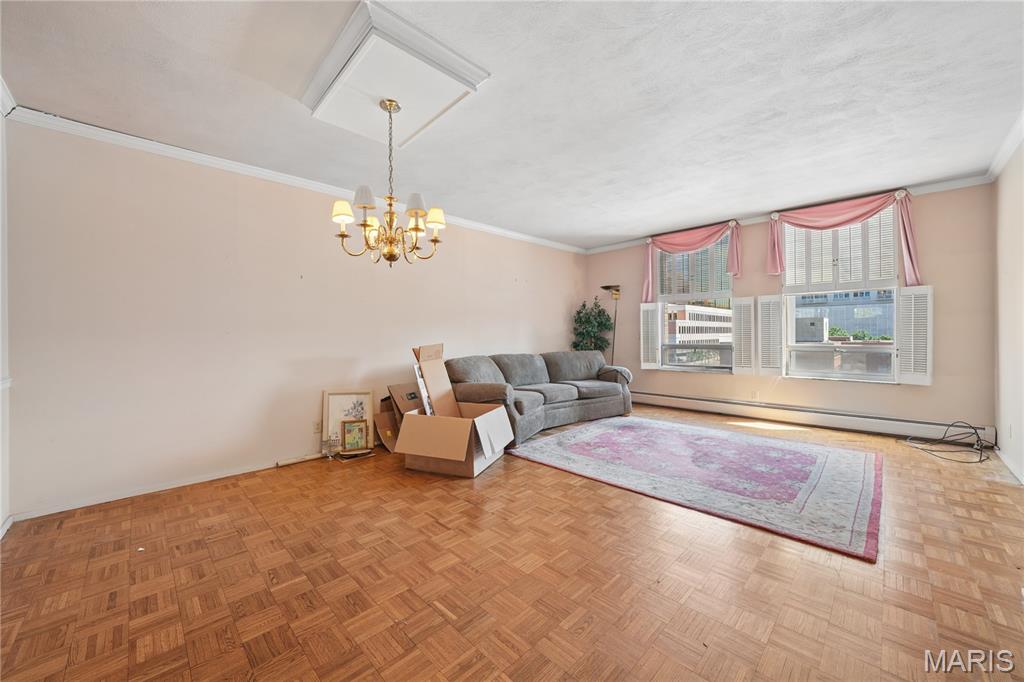 200 S Brentwood Boulevard Unit: 7F