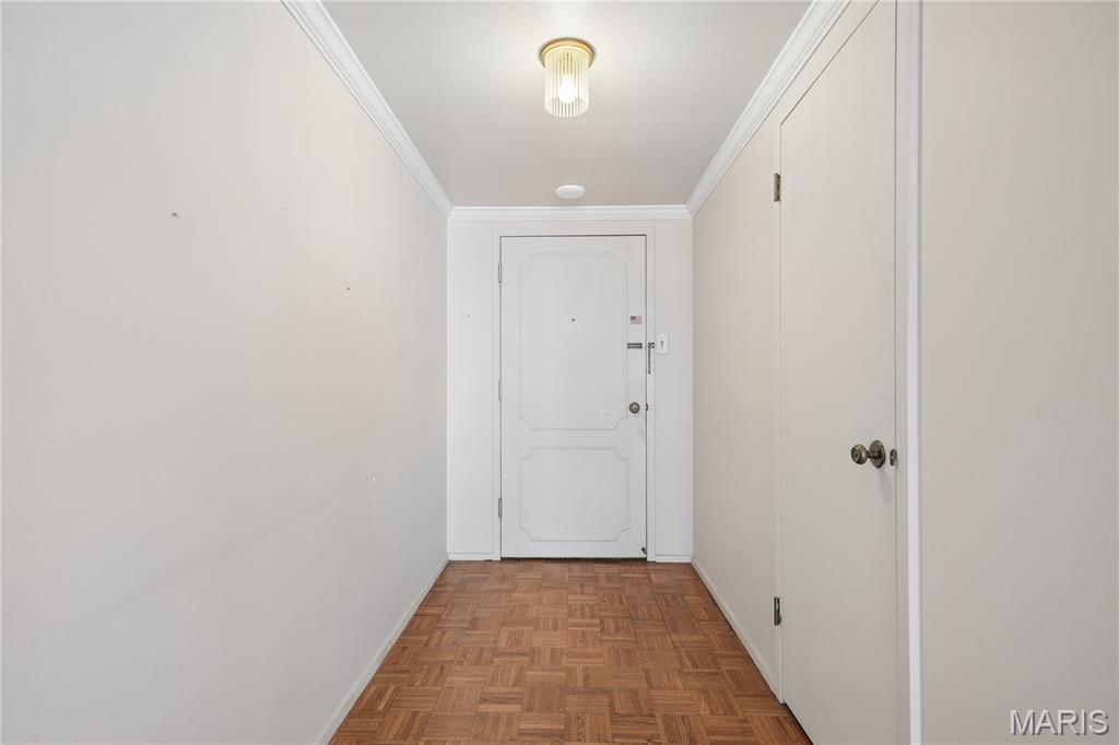 200 S Brentwood Boulevard Unit: 7F