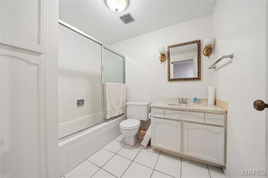 200 S Brentwood Boulevard Unit: 7F