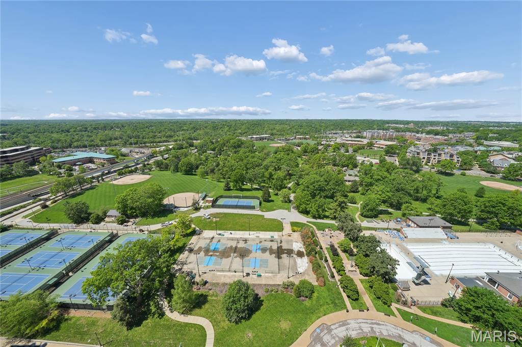 200 S Brentwood Boulevard Unit: 7F