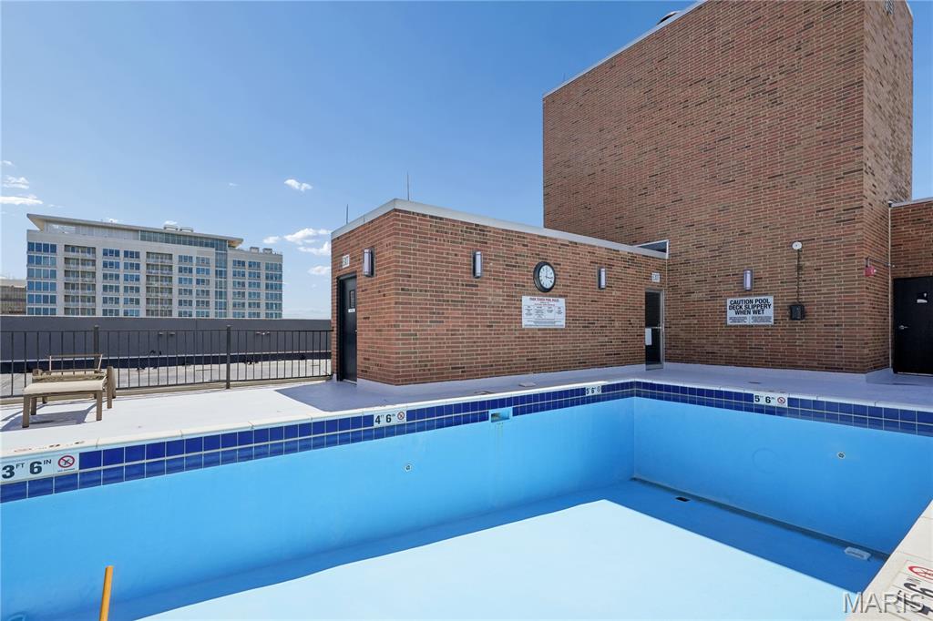 200 S Brentwood Boulevard Unit: 7F