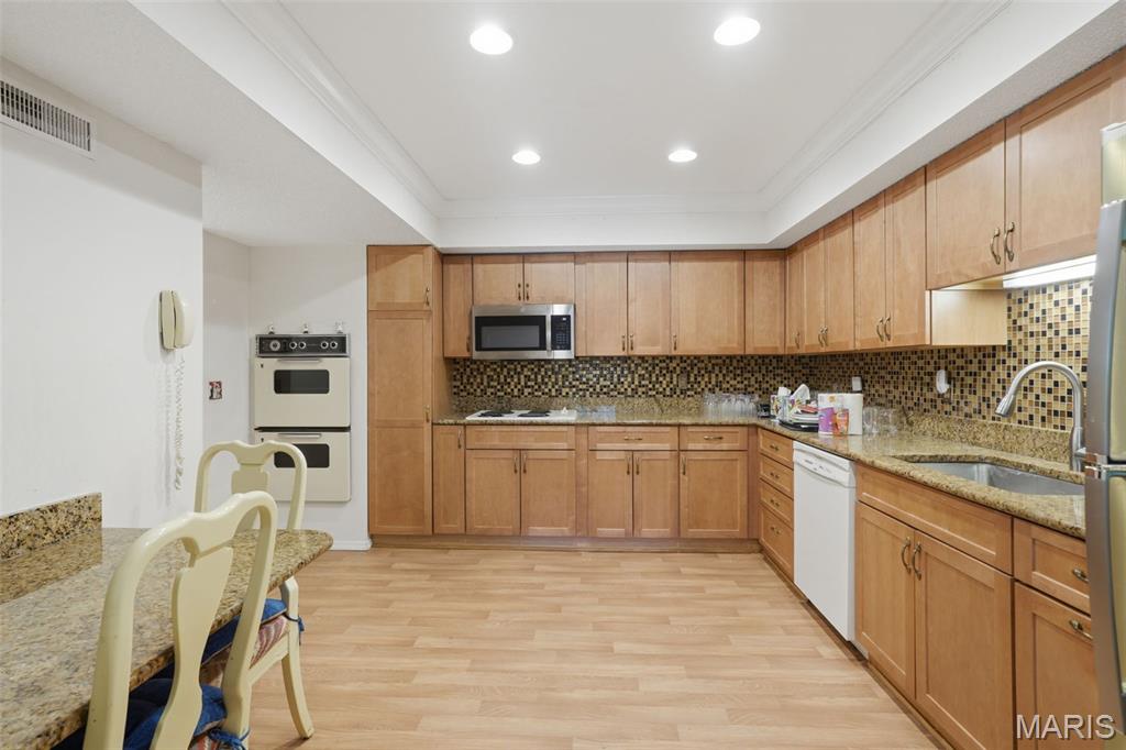 578 Sarah Lane Unit: 206
